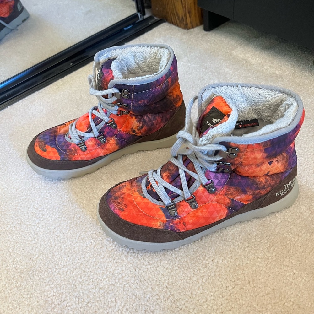 North face boots - size 7 - Picture 2 of 4